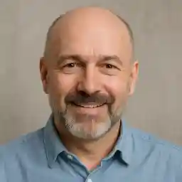 Portrait of Daniel Thompson from Brisbane, QLD — a real SpinBond Casino AU player sharing his responsible gaming experience and love for real-money pokies.